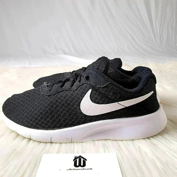 Nike Tanjun Black Lace Up Athletic Running Shoes - Picture 1 of 11